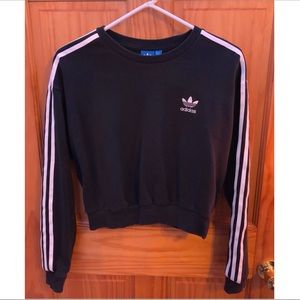 Long sleeve cropped Adidas shirt